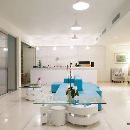 מלון Grand Theoni Boutique & 4*
