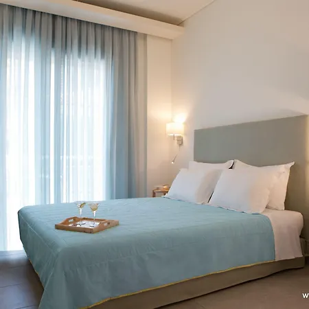 מלון Grand Theoni Boutique & 4*