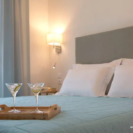 Grand Theoni Boutique & מלון 4*