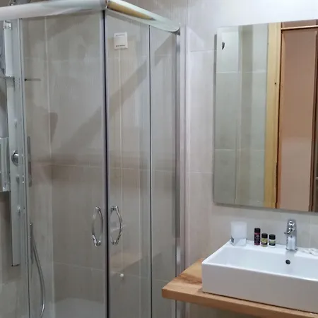 Grand Theoni Boutique & מלון 4*