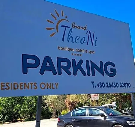 Grand Theoni Boutique & فندق فاسيليكي