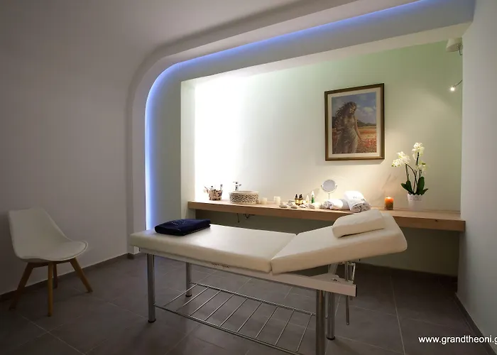Отель Grand Theoni Boutique &
